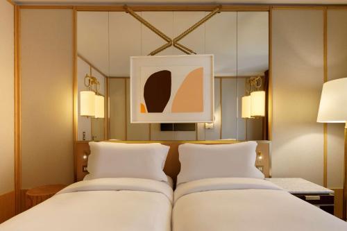 Habitación Doble Deluxe - 2 camas del hotel Le Belgrand Hotel Paris Champs Elysees, Tapestry Collection by Hilton. Foto 2