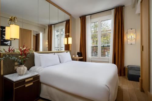 Habitación Superior - 1 cama grande del hotel Le Belgrand Hotel Paris Champs Elysees, Tapestry Collection by Hilton. Foto 4