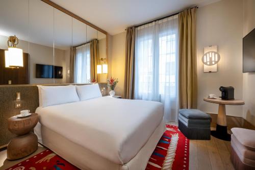 Habitación Doble Deluxe del hotel Le Belgrand Hotel Paris Champs Elysees, Tapestry Collection by Hilton. Foto 4