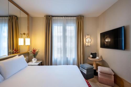 Habitación Doble Deluxe del hotel Le Belgrand Hotel Paris Champs Elysees, Tapestry Collection by Hilton. Foto 6