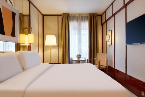 Habitaciones Comunicadas Familiares del hotel Le Belgrand Hotel Paris Champs Elysees, Tapestry Collection by Hilton. Foto 1