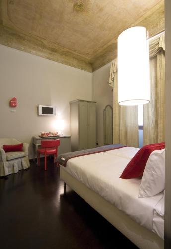 Habitación Doble Superior con vistas a la ciudad del hotel Rosso23. Foto 3