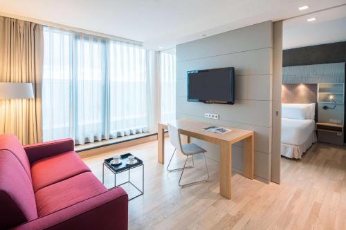 Suite Junior Deluxe del hotel Barcelo Hamburg. Foto 1