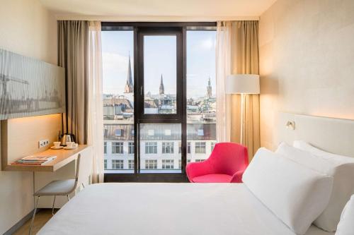 Habitación Deluxe con vistas a la ciudad del hotel Barcelo Hamburg