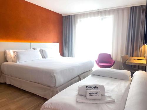 Habitación Doble Deluxe con cama supletoria del hotel Barcelo Hamburg