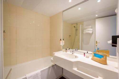 Habitación Doble Clásica - 2 camas del hotel Mercure Cannes Mandelieu. Foto 5