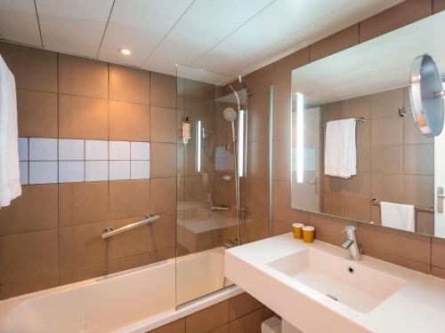 Habitación Doble Clásica del hotel Mercure Cannes Mandelieu. Foto 1
