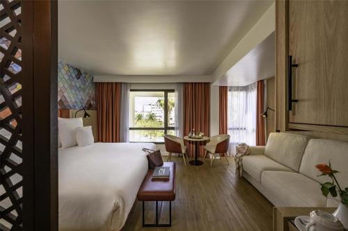 Habitación Deluxe con vistas a la medina del hotel Barceló Fès Medina. Foto 2