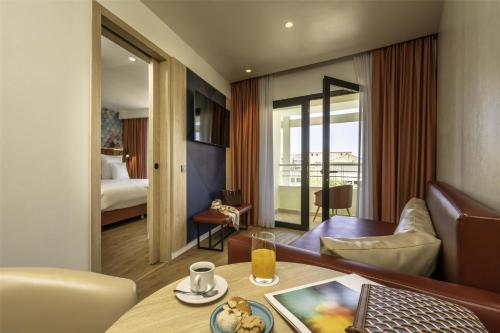 Suite Deluxe del hotel Barceló Fès Medina. Foto 2