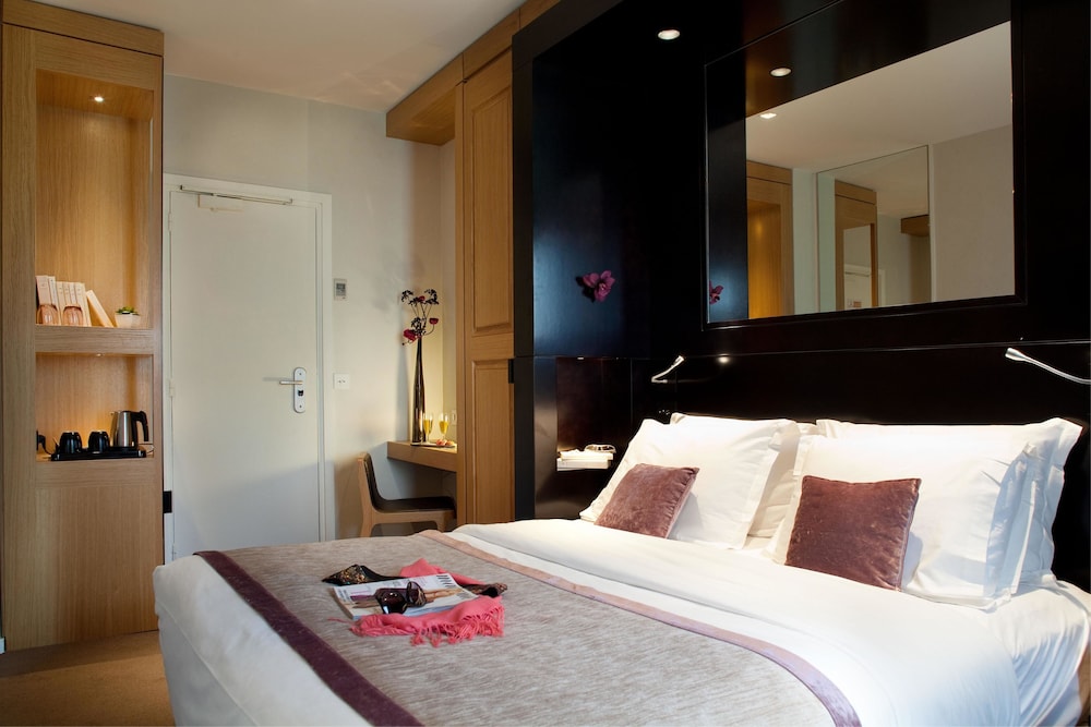 Habitación Deluxe doble del hotel Marceau Champs Elysees. Foto 5