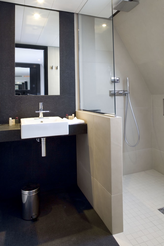 Habitación Superior del hotel Marceau Champs Elysees. Foto 6