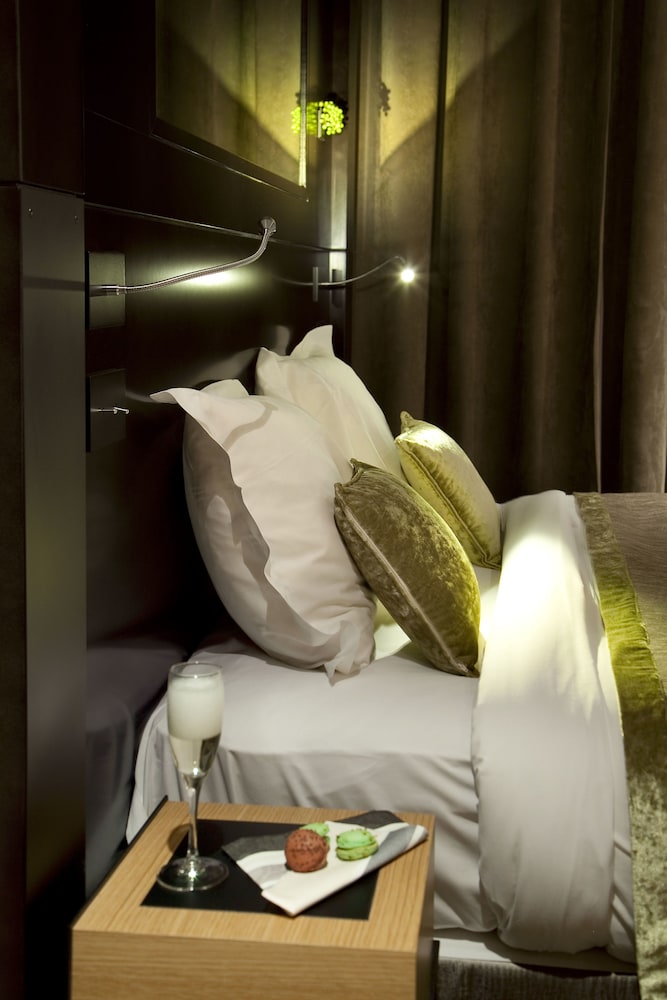 Habitación Confort del hotel Marceau Champs Elysees. Foto 3