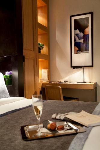 Habitación Doble Superior del hotel Marceau Champs Elysees. Foto 1