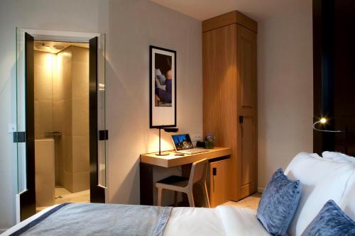 Habitación Doble Superior del hotel Marceau Champs Elysees. Foto 4