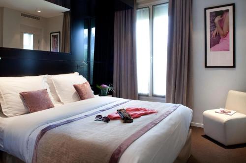 Habitación Doble Deluxe del hotel Marceau Champs Elysees. Foto 2