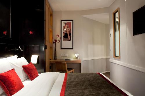 Habitación Doble Deluxe del hotel Marceau Champs Elysees. Foto 3
