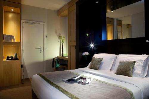 Habitación Doble Deluxe del hotel Marceau Champs Elysees. Foto 4