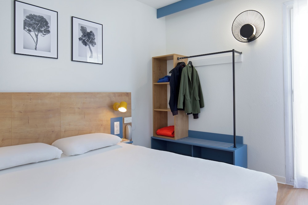 Habitación Estandar con 1 cama matrimonial del hotel ibis Styles Aubagne Gemenos. Foto 1