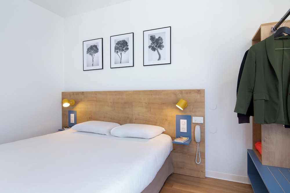 Habitación Estandar con 1 cama matrimonial del hotel ibis Styles Aubagne Gemenos. Foto 2