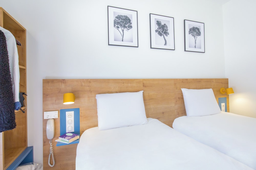 Habitación Standard con dos camas individuales del hotel ibis Styles Aubagne Gemenos. Foto 3