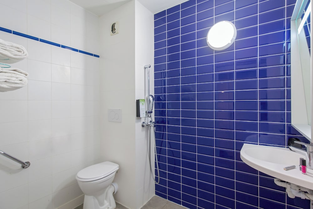 Habitación Standard accesible con 1 cama doble del hotel ibis Styles Aubagne Gemenos. Foto 5