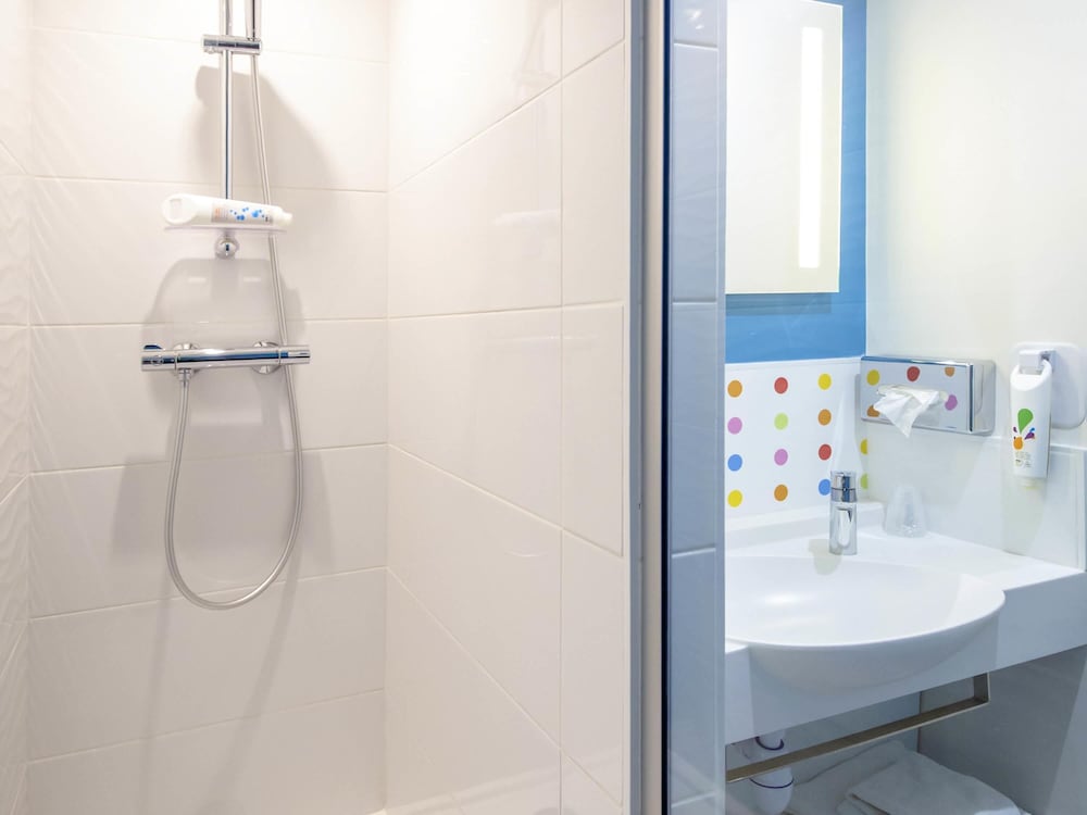 Habitación estándar, 1 cama doble del hotel ibis Styles Fréjus Saint-Raphaël de Frejus. Foto 5