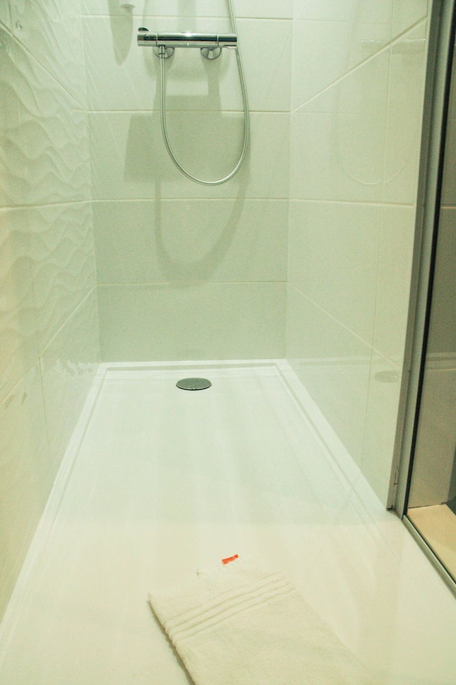Habitación estándar, 1 cama doble del hotel ibis Styles Fréjus Saint-Raphaël de Frejus. Foto 6