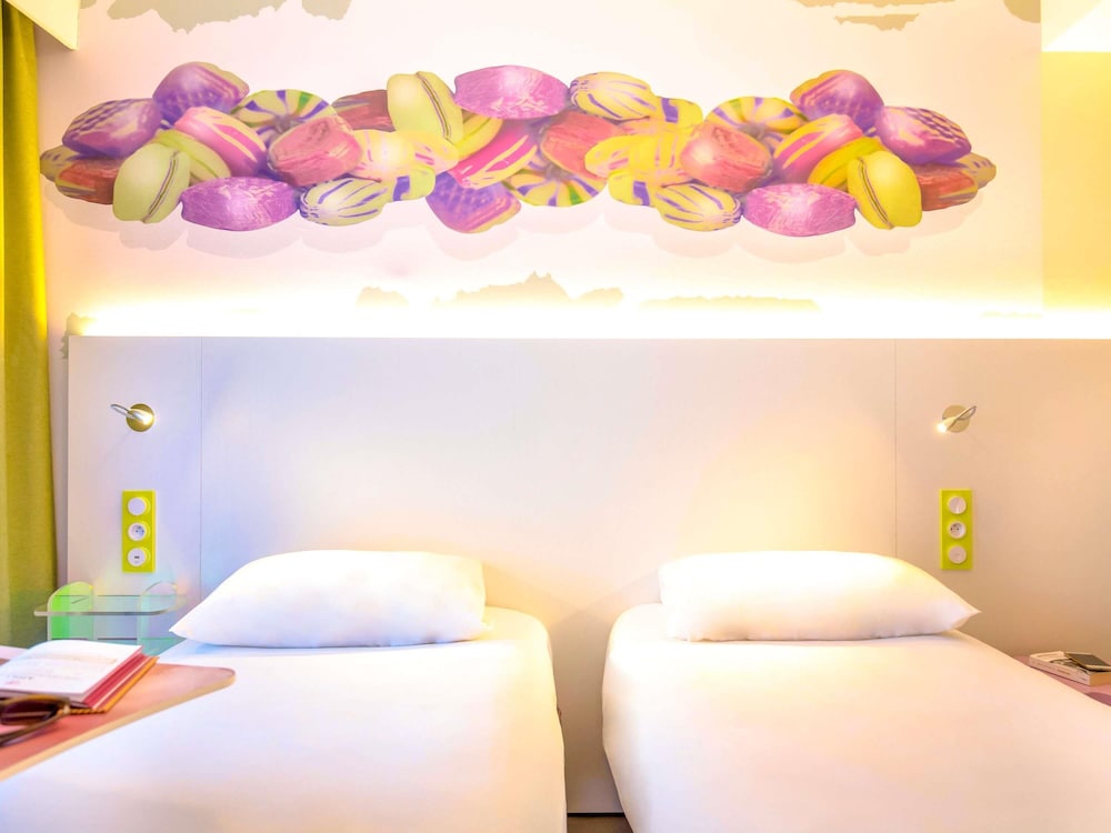 Habitación estándar con 2 camas individuales, 2 camas individuales del hotel ibis Styles Fréjus Saint-Raphaël de Frejus. Foto 4