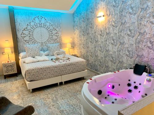Suite Dúplex con bañera de hidromasaje del hotel Akla Mérida. Foto 1