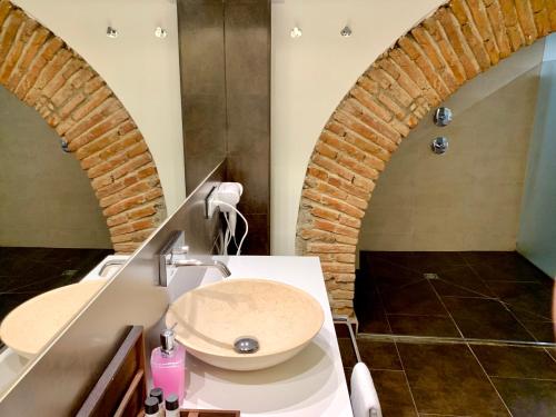 Suite Dúplex con bañera de hidromasaje del hotel Akla Mérida. Foto 18