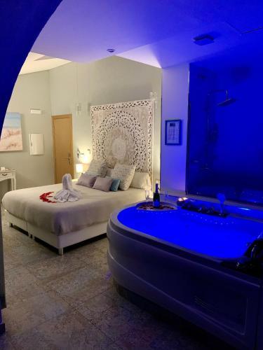 Suite con bañera de hidromasaje del hotel Akla Mérida