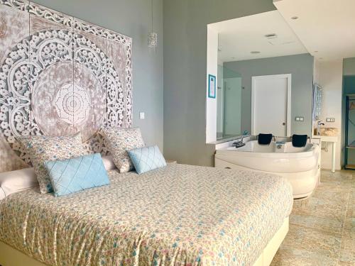 Suite con bañera de hidromasaje del hotel Akla Mérida. Foto 4