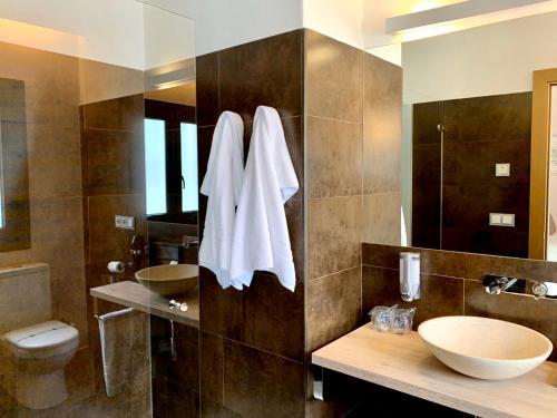 Suite con bañera de hidromasaje del hotel Akla Mérida. Foto 10