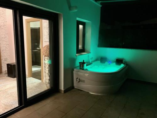 Suite con jacuzzi en la terraza del hotel Akla Mérida. Foto 3