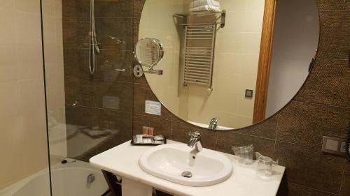 Habitación Triple del hotel Cumbria Spa and. Foto 2