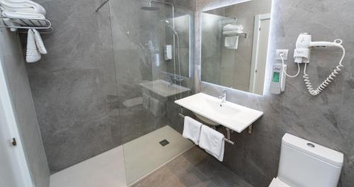 Habitación Triple del hotel Seminario Bilbao. Foto 3