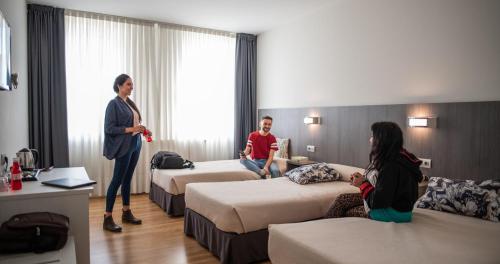 Habitación Triple del hotel Seminario Bilbao. Foto 5