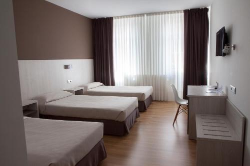 Habitación Triple del hotel Seminario Bilbao. Foto 6