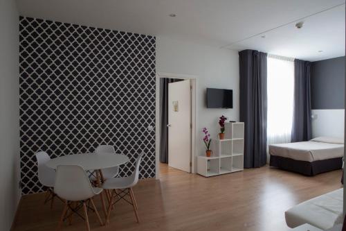 Habitación Familiar Deluxe del hotel Seminario Bilbao. Foto 2