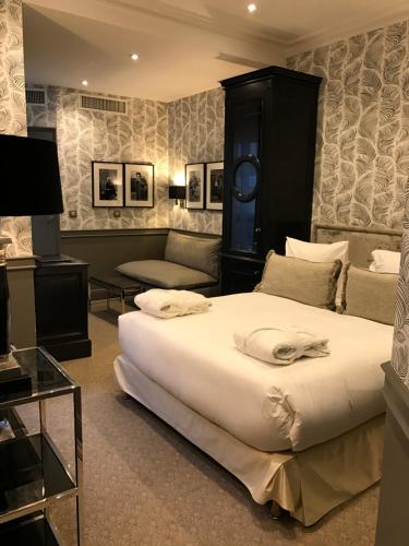 Habitación Triple del hotel Georges Washington. Foto 1