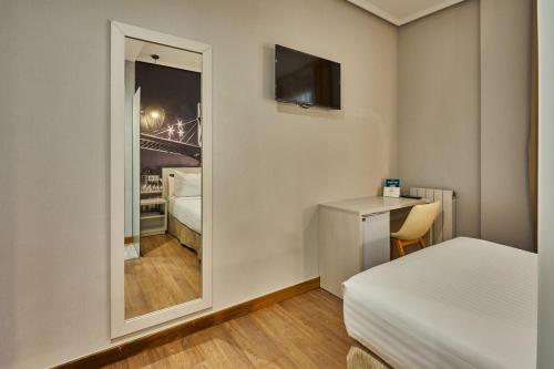 Habitación Doble Básica del hotel Sirimiri. Foto 3