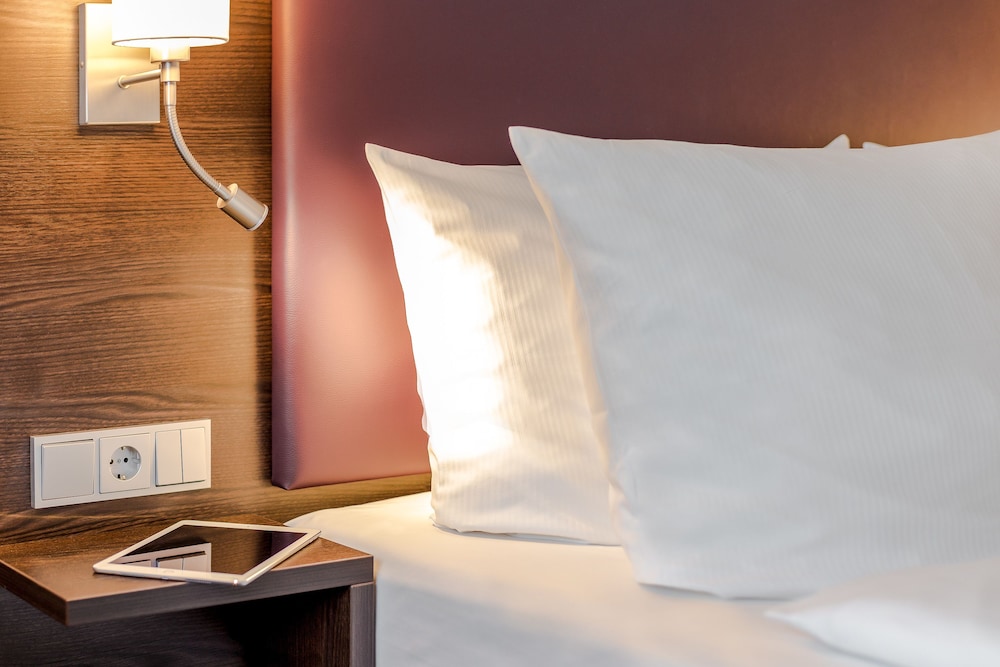 Habitación Estándar con cama doble del hotel Mercure Frankfurt City Messe. Foto 2