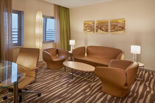 Suite Deluxe - 1 cama extargrande del hotel Hilton Frankfurt Airport. Foto 9