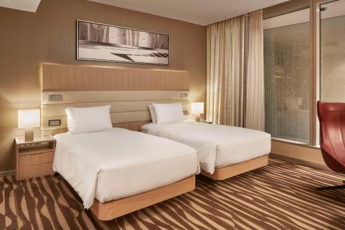 Suite Junior Doble - 2 camas del hotel Hilton Frankfurt Airport. Foto 1