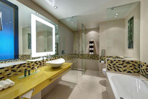 Habitación Doble Deluxe - 2 camas del hotel Hilton Frankfurt Airport