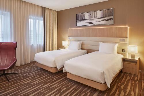 Habitación Doble Deluxe - 2 camas del hotel Hilton Frankfurt Airport. Foto 4