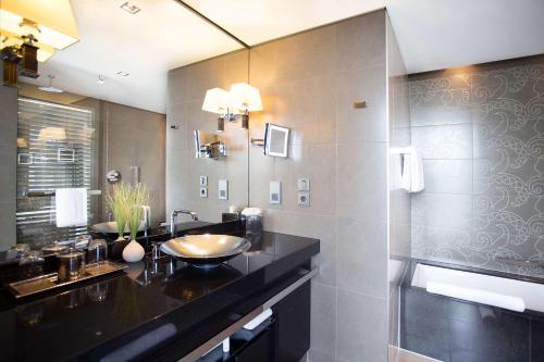 Habitación Doble - 2 camas del hotel Hyatt Regency Düsseldorf. Foto 4