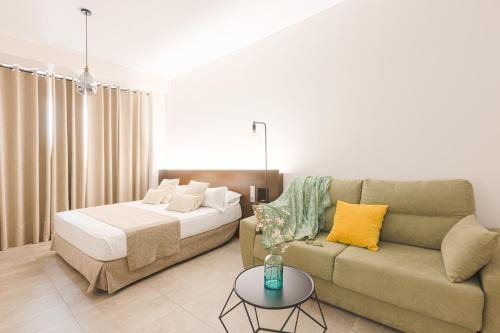 Habitación Familiar Estándar del hotel Aacr Monteolivos. Foto 1