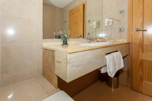 Habitación Doble con balcón - 1 o 2 camas del hotel Aacr Museo. Foto 5