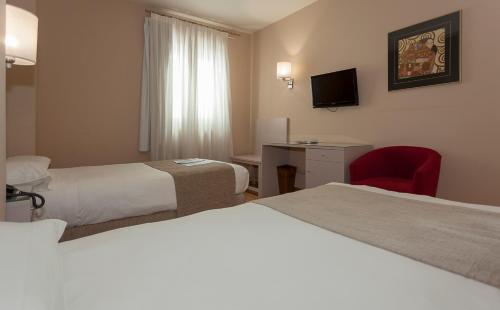 Habitación Triple del hotel Aacr Museo. Foto 2